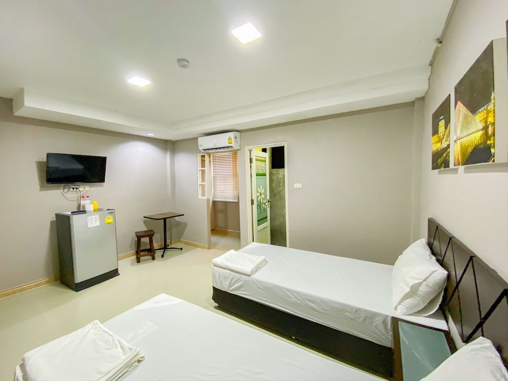 Delighted Bangkok Hotel Superior Double or Twin Room 13