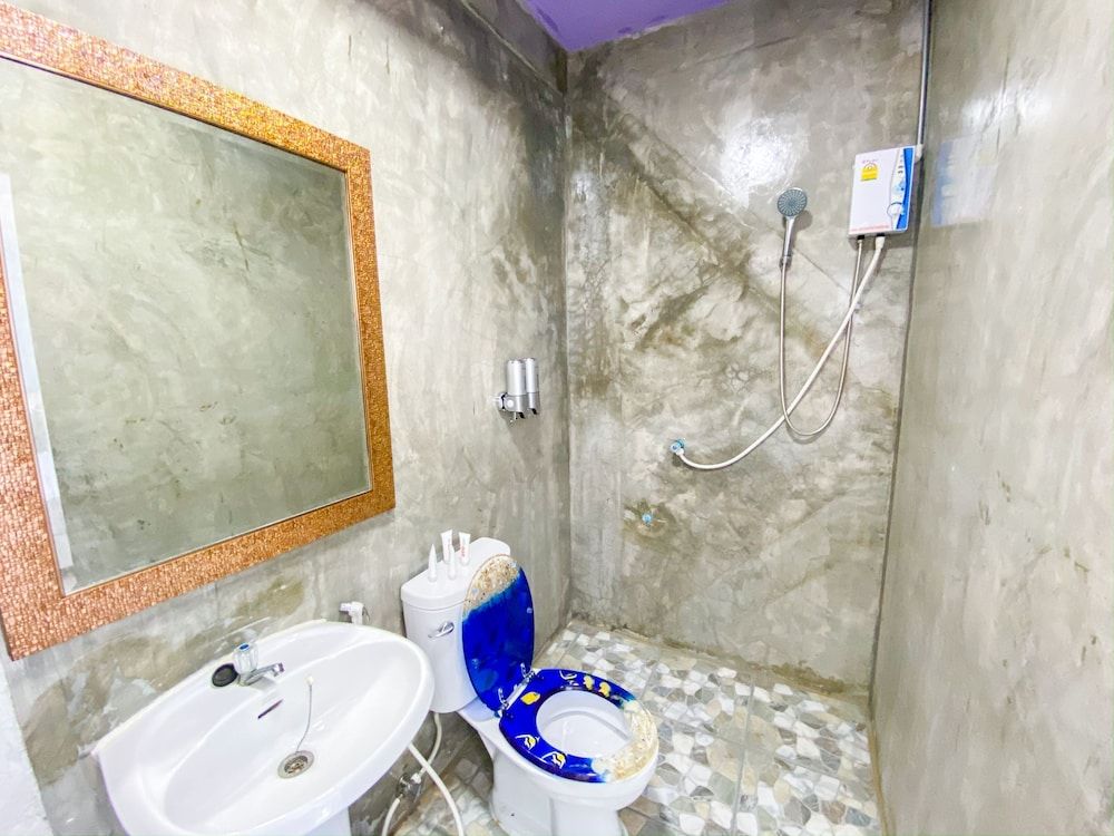 Delighted Bangkok Hotel Superior Romance 8