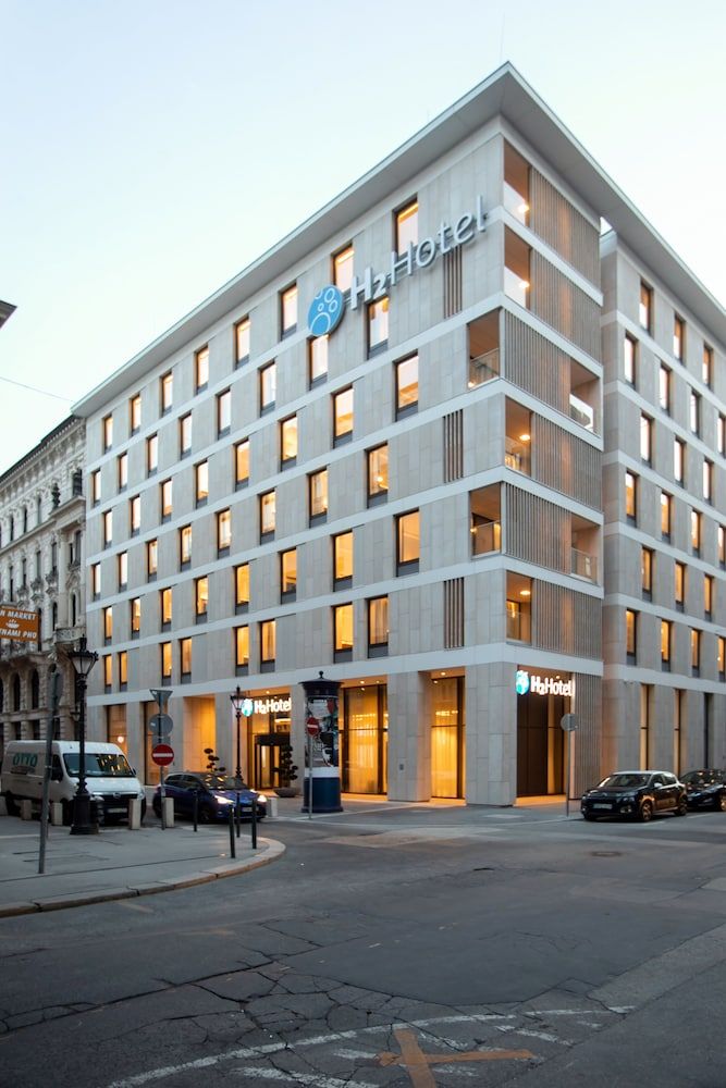undefined H2 Hotel Budapest 6