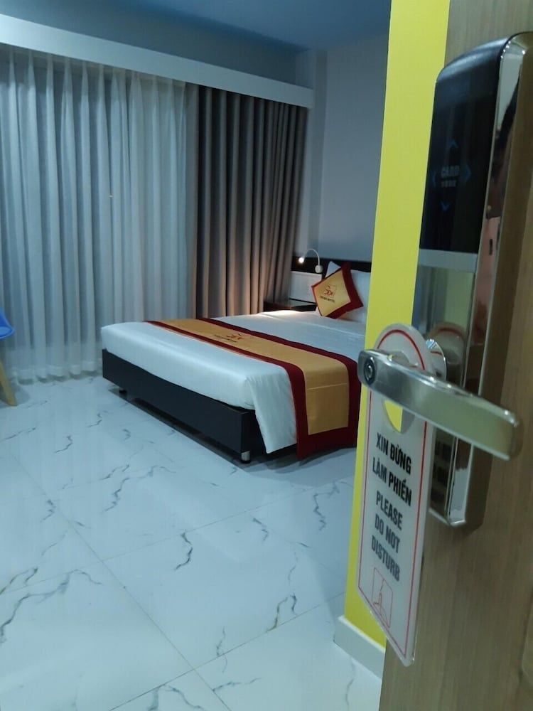 The Six Hotel Deluxe Double Room 10