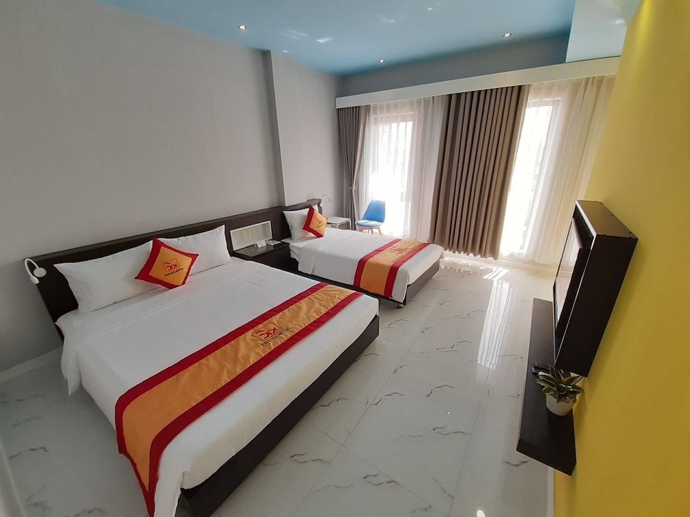 The Six Hotel Deluxe Triple Room, City View 5