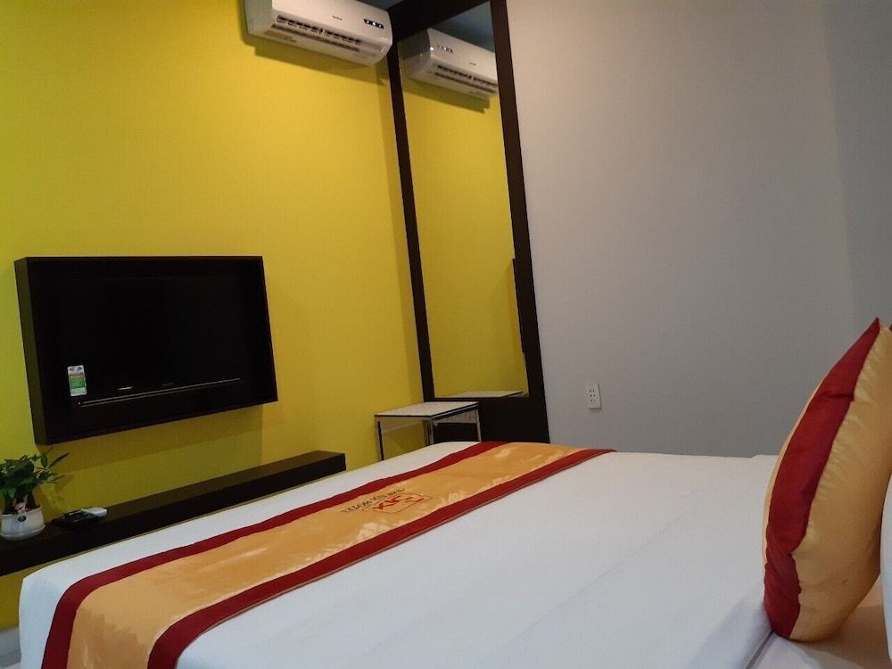 The Six Hotel Basic Double Room 7