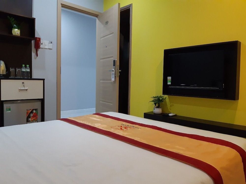 The Six Hotel Basic Double Room 3