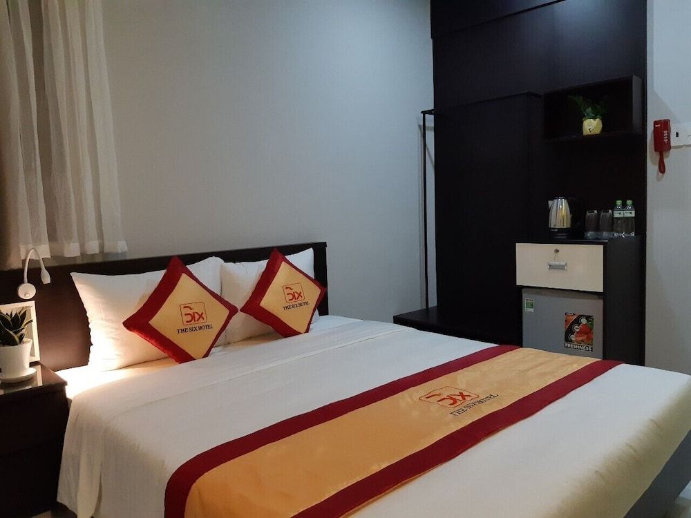 undefined The Six Hotel 10