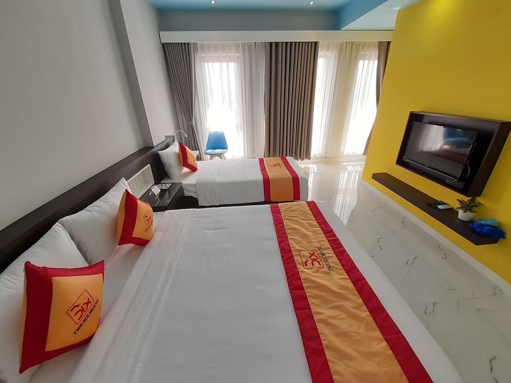 The Six Hotel Deluxe Triple Room, City View 6
