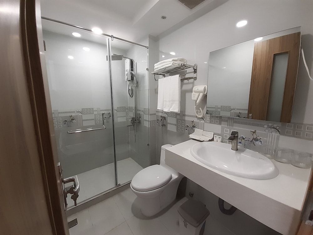 The Six Hotel Deluxe Triple Room, City View 9