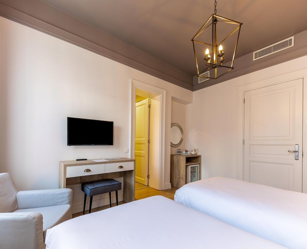 undefined Petros Hotel 3