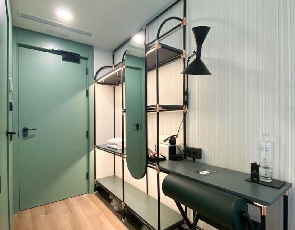 Akeah Hotel Gran Via Double Room 6