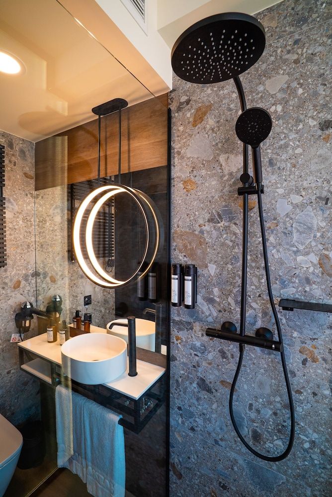 Akeah Hotel Gran Via Double Room 8