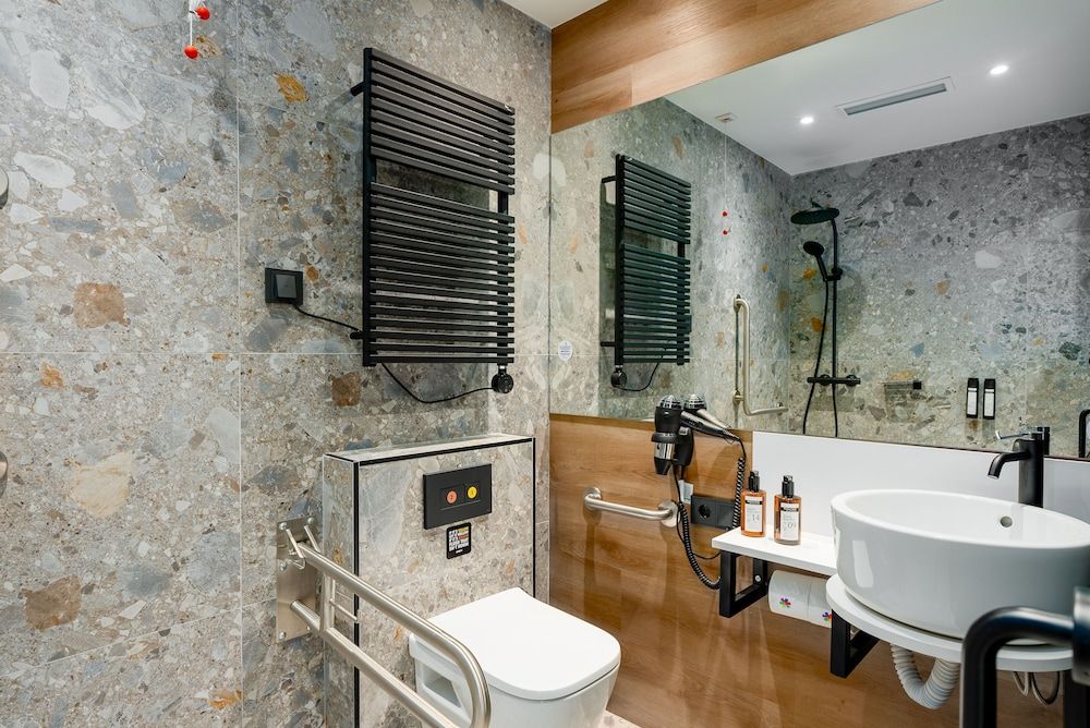 Akeah Hotel Gran Via Double Room 10