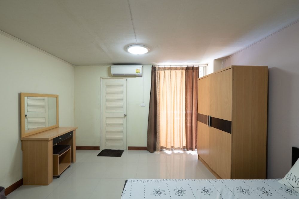 undefined OYO 1071 Baan Tevej 8