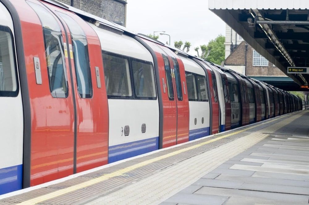 undefined Chelsea Beautiful 1 bed Apartment in Mansion Block With River View Cheyne Walk 6