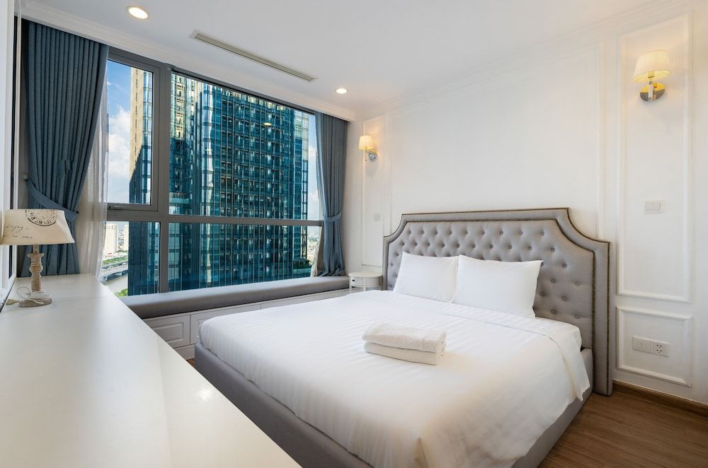 Sens House Saigon – Serviced Apartments in Vinhomes Central Park Premium Apartment, 3 Bedrooms, Balcony, City View (Sens House)