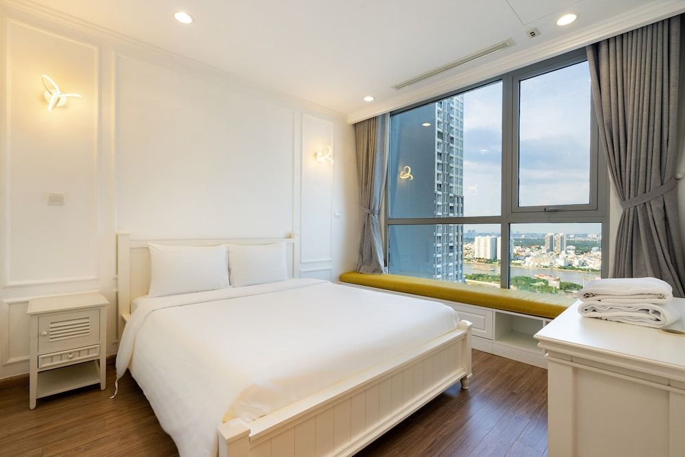 Sens House Saigon – Serviced Apartments in Vinhomes Central Park Premium Apartment, 3 Bedrooms, Balcony, City View (Sens House) 3