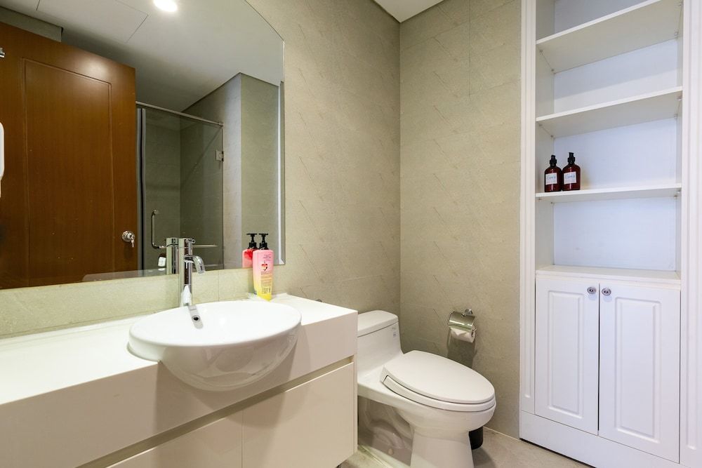 Sens House Saigon – Serviced Apartments in Vinhomes Central Park Premium Apartment, 3 Bedrooms, Balcony, City View (Sens House) 9