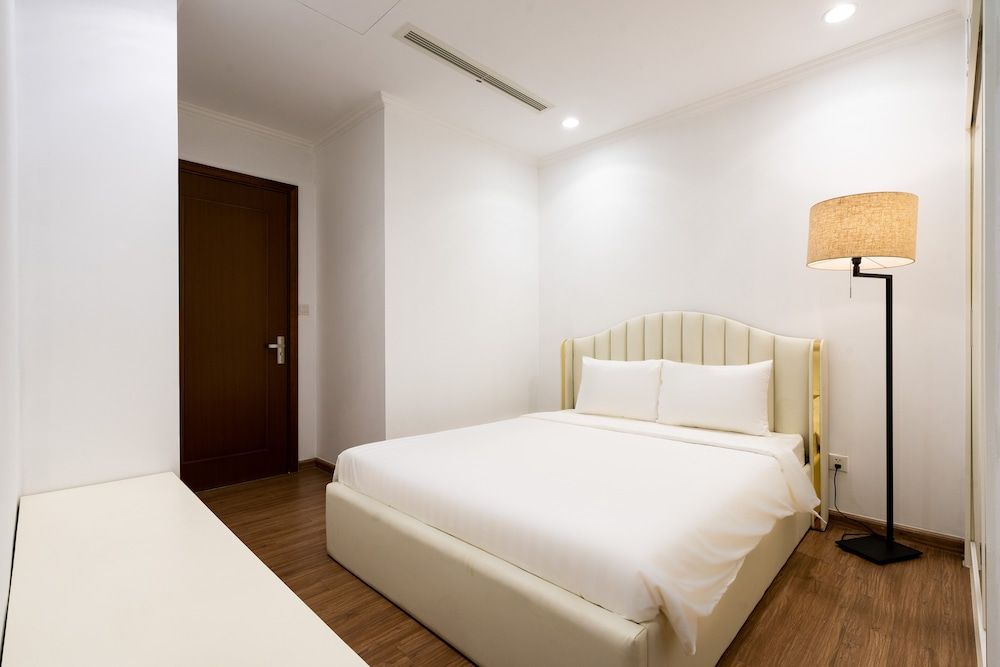 Sens House Saigon – Serviced Apartments in Vinhomes Central Park Premium Apartment, 3 Bedrooms, Balcony, City View (Sens House) 5