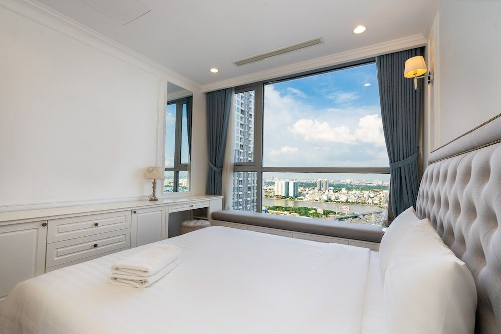 Sens House Saigon – Serviced Apartments in Vinhomes Central Park Premium Apartment, 3 Bedrooms, Balcony, City View (Sens House) 7