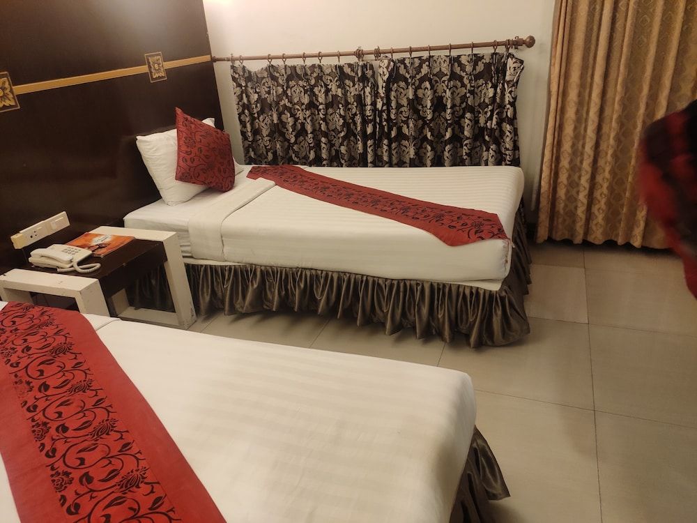 undefined Hotel Asok Inn 4