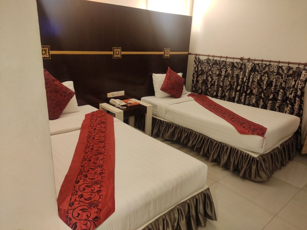 undefined Hotel Asok Inn 9