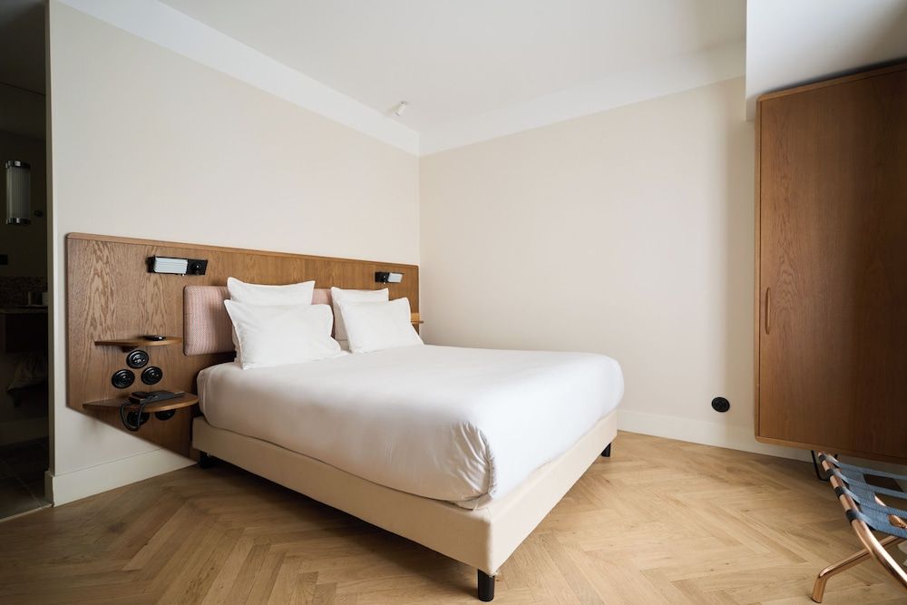 Hotel du Sentier Classic Double Room 2