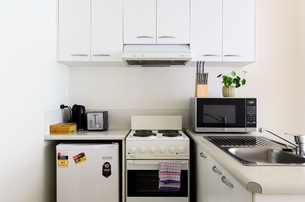 BHB CBD Dream - Wine Netflix Wifi Views Studio Apartment 8