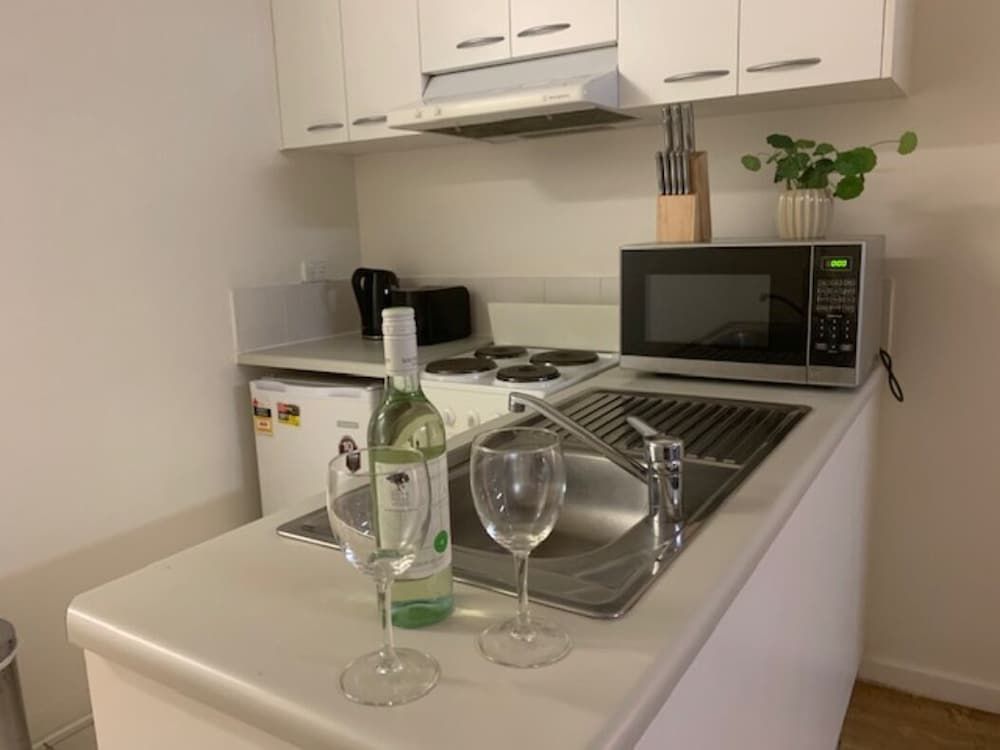 BHB CBD Dream - Wine Netflix Wifi Views Studio Apartment 12