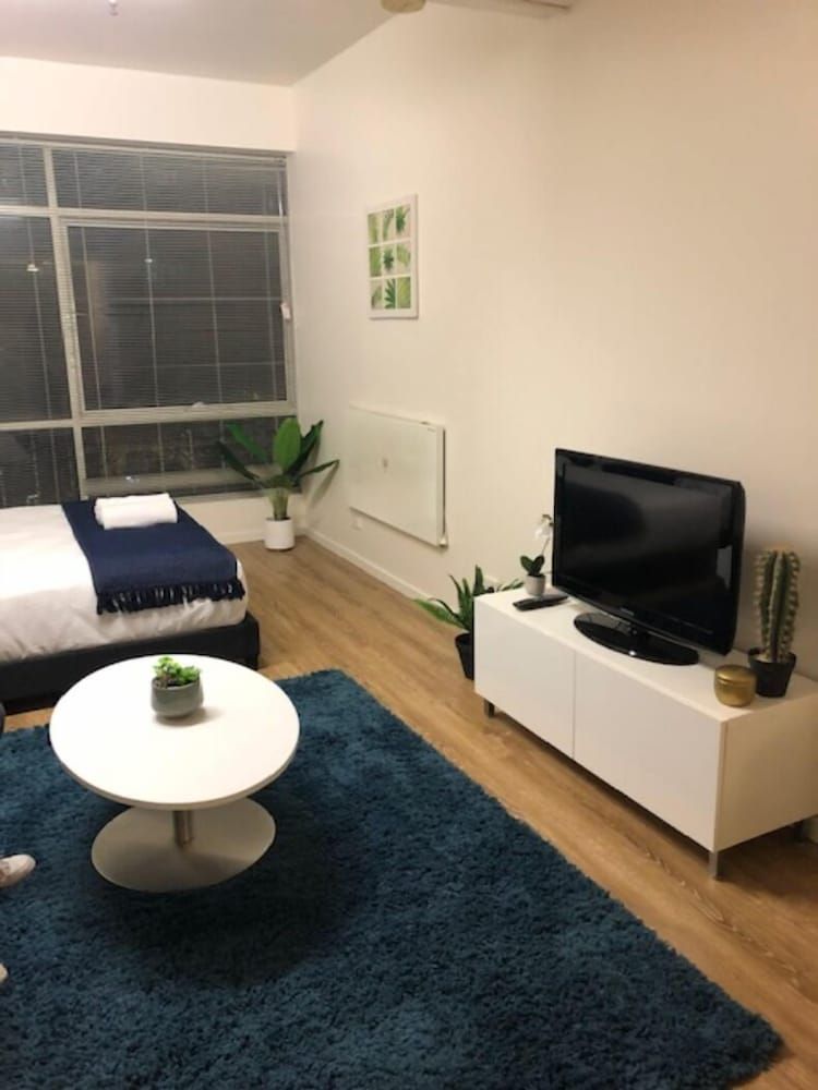 BHB CBD Dream - Wine Netflix Wifi Views Studio Apartment 17