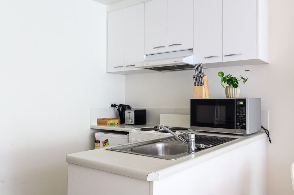 BHB CBD Dream - Wine Netflix Wifi Views Studio Apartment 10