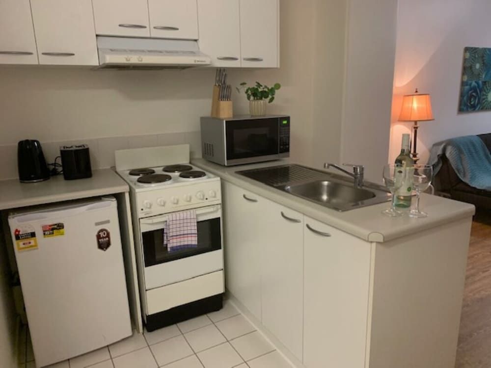 BHB CBD Dream - Wine Netflix Wifi Views Studio Apartment 13