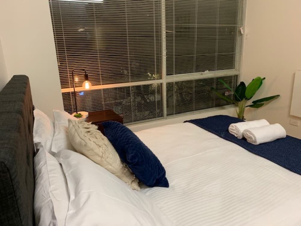 undefined BHB CBD Dream - Wine Netflix Wifi Views 8