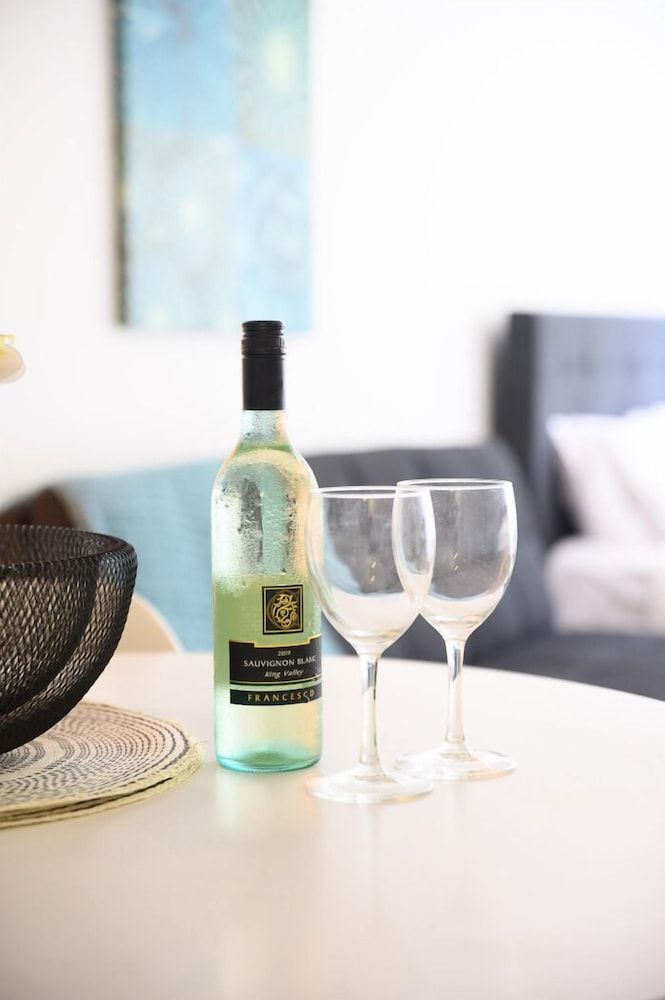 undefined BHB CBD Dream - Wine Netflix Wifi Views 4