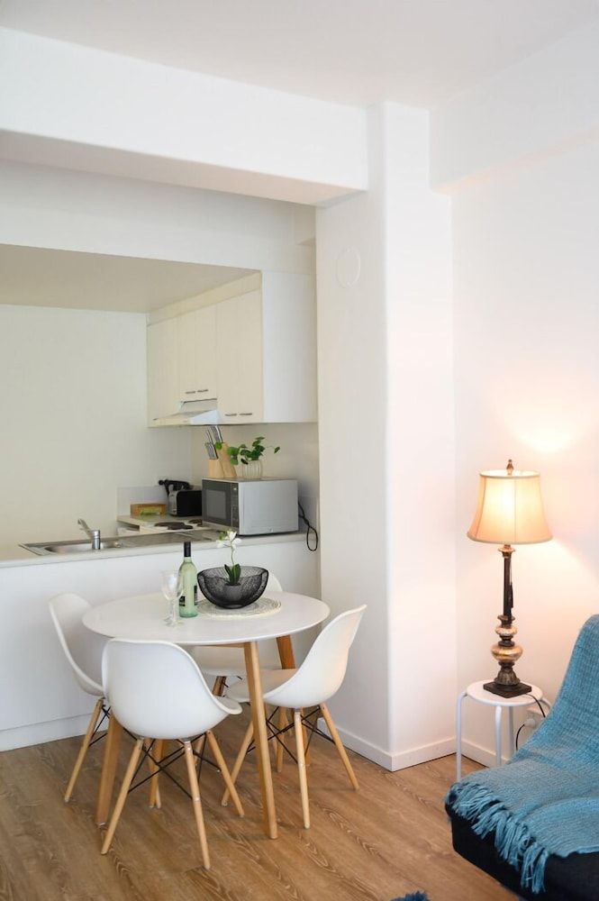 undefined BHB CBD Dream - Wine Netflix Wifi Views 10