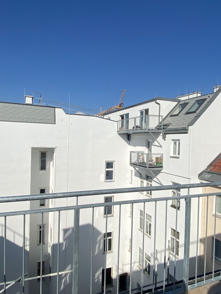 Steiner Residences Vienna Nestroyplatz Family Apartment, 1 Bedroom, Non Smoking, Balcony 4