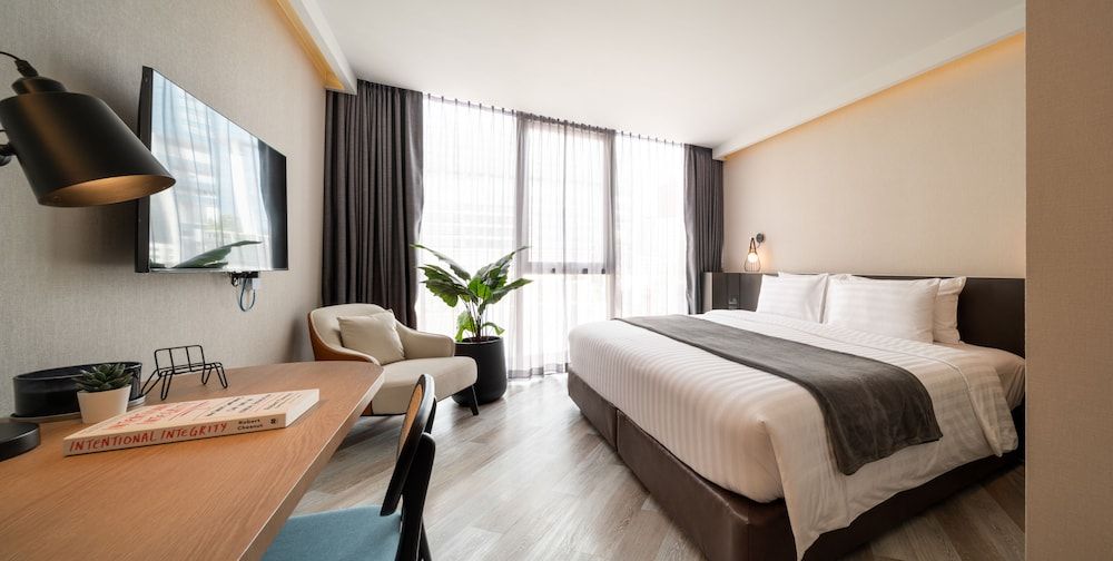 Deluxe Room, 1 Double Bed, Non Smoking, City View