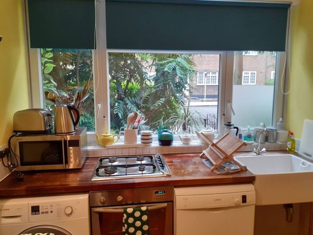 undefined 3 bed Apartment With Garden in Zone one se1 8