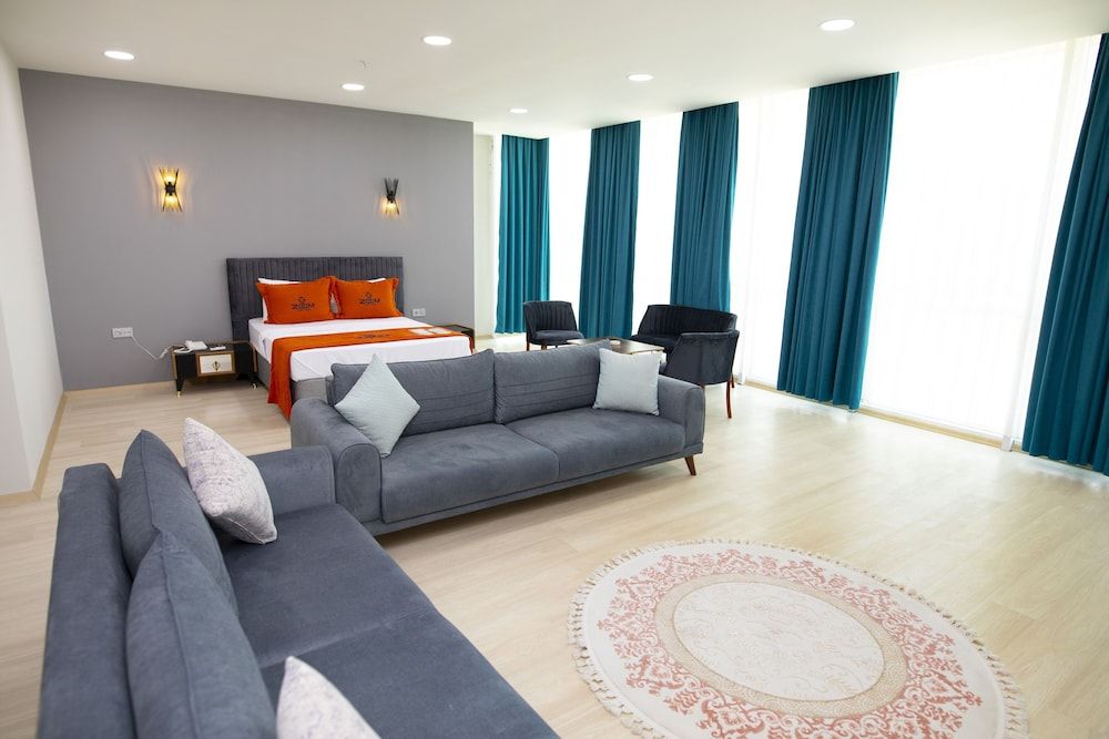 undefined Zoom Hotel 4