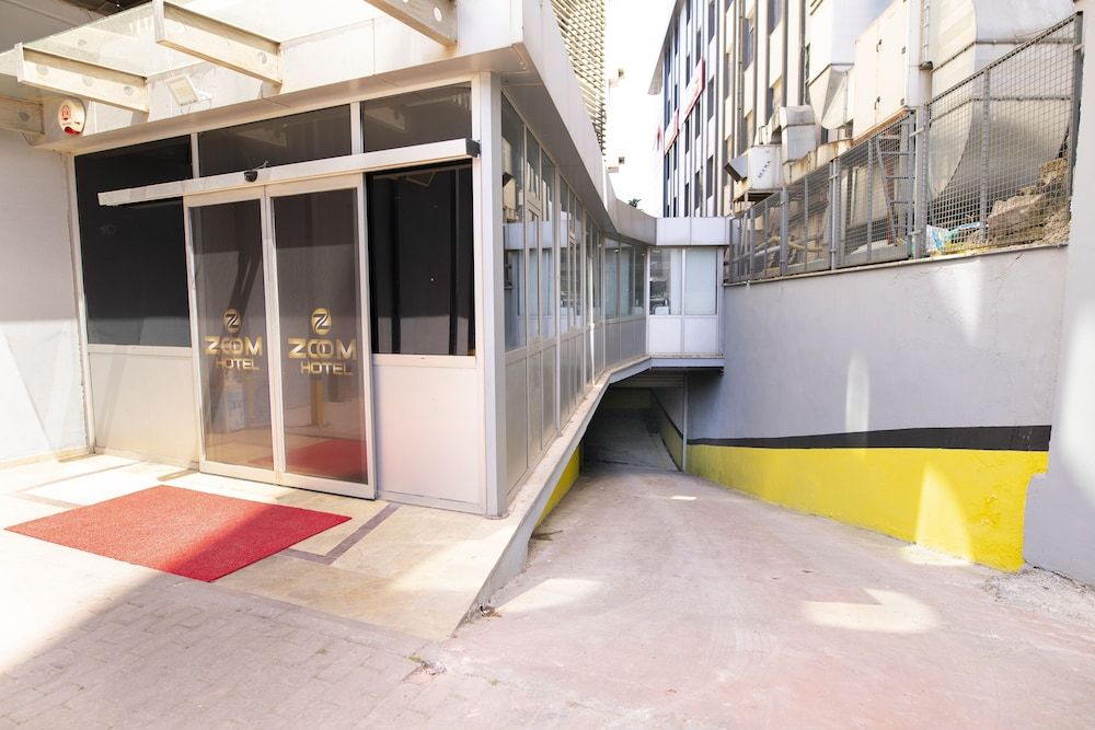 undefined Zoom Hotel 8