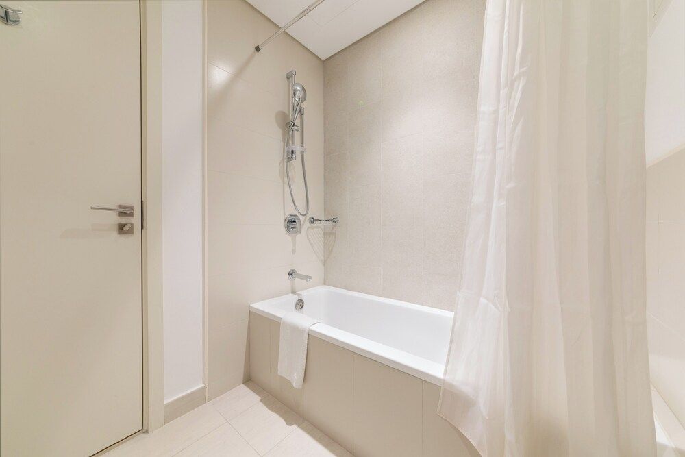 Capital Living On Reem: The Bridges Comfort Apartment, 2 Bedrooms, Pool Access, Sea View 19