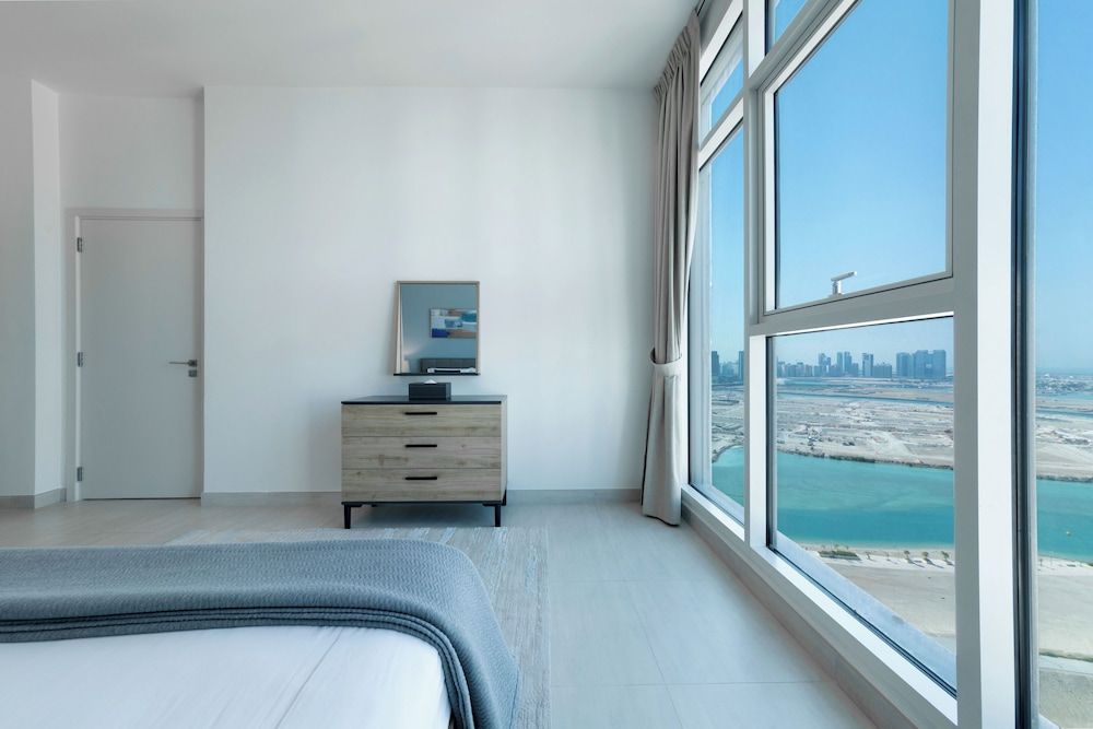 Capital Living On Reem: The Bridges Comfort Apartment, 3 Bedrooms, Pool Access, Sea View 2