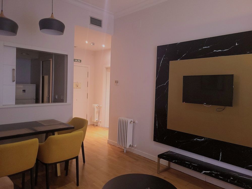 TGH Gran Vía Apartments Standard Apartment, 1 Queen Bed 7