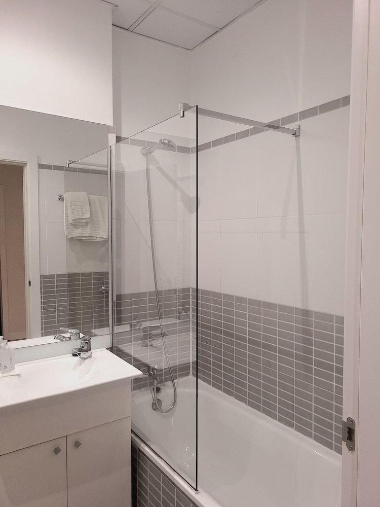 TGH Gran Vía Apartments Standard Apartment, 1 Queen Bed 8