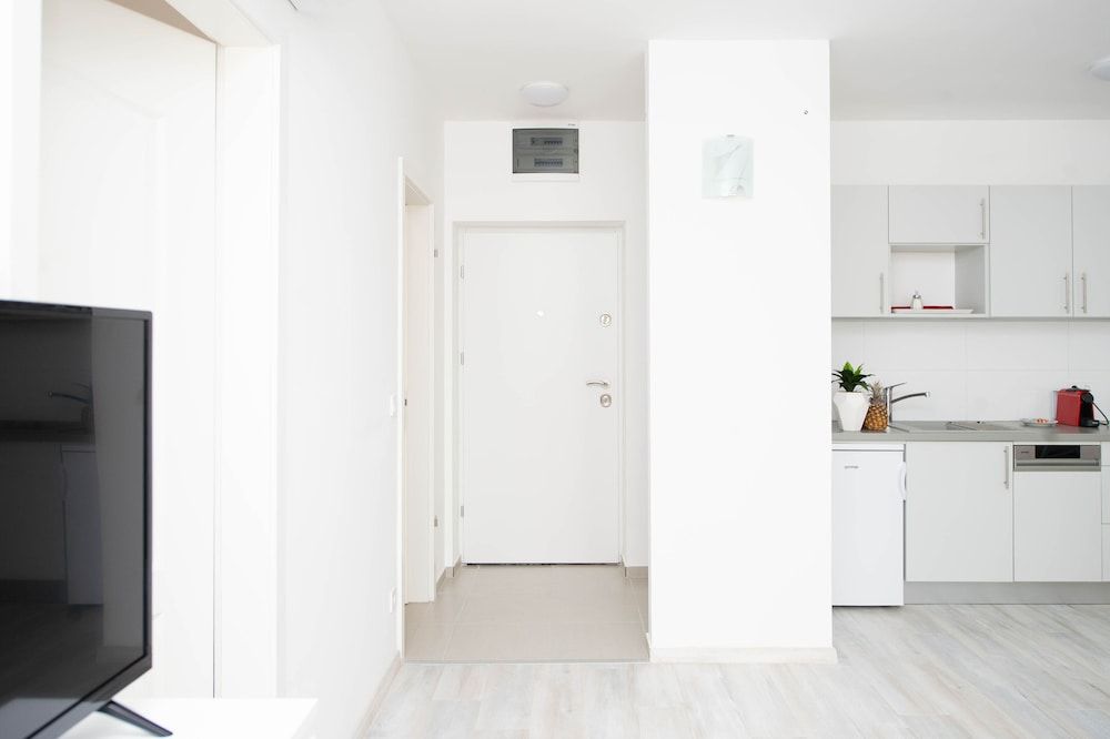 Elisabeth Downtown Apartments by FirstHost Superior Family Apartment with Balcony 16