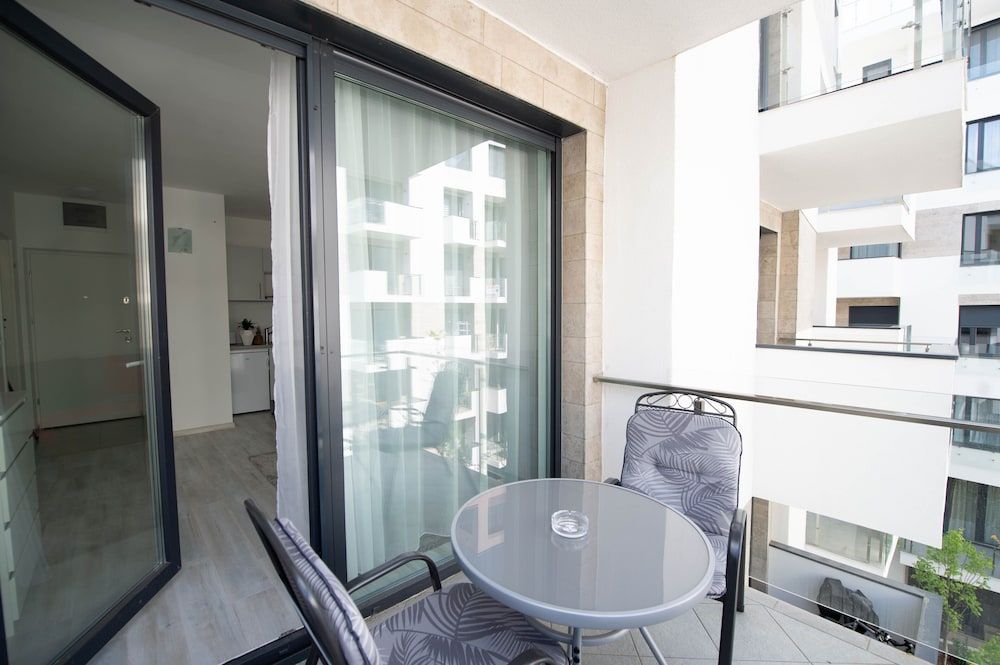 Elisabeth Downtown Apartments by FirstHost Superior Family Apartment with Balcony 9