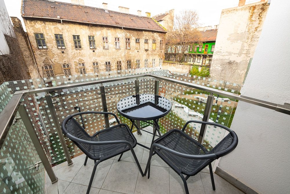 Elisabeth Downtown Apartments by FirstHost Superior Apartment with Balcony 10