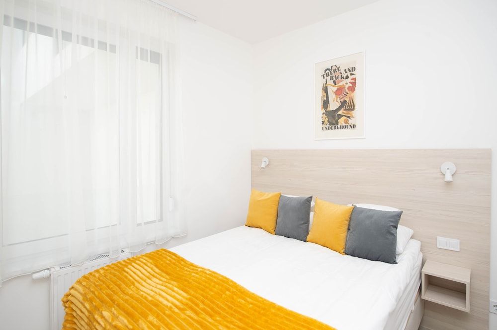 Elisabeth Downtown Apartments by FirstHost Superior Family Apartment with Balcony 4