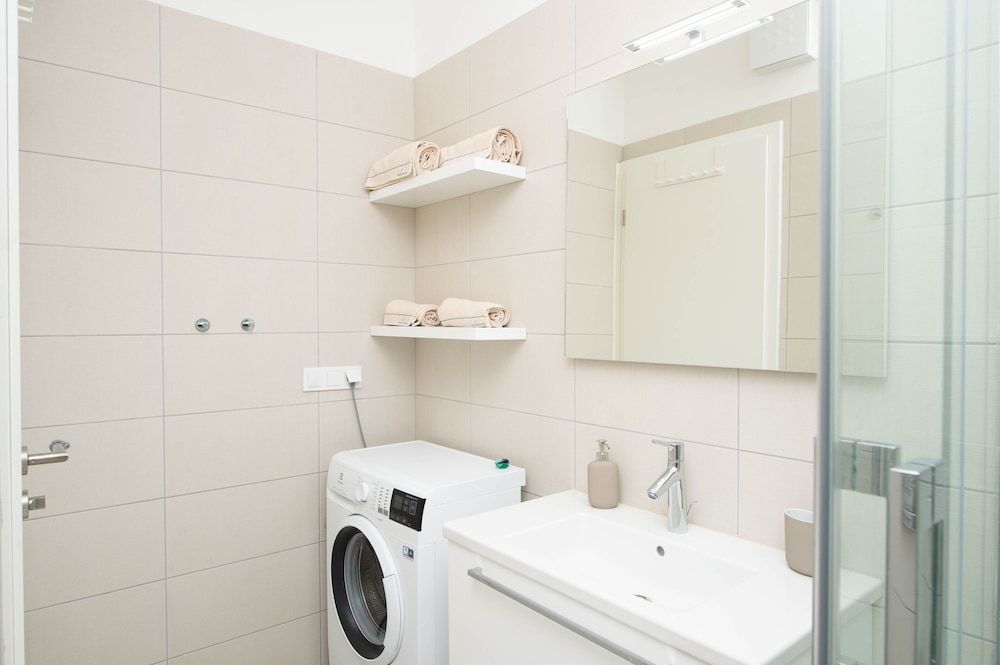 Elisabeth Downtown Apartments by FirstHost Superior Family Apartment with Balcony 13