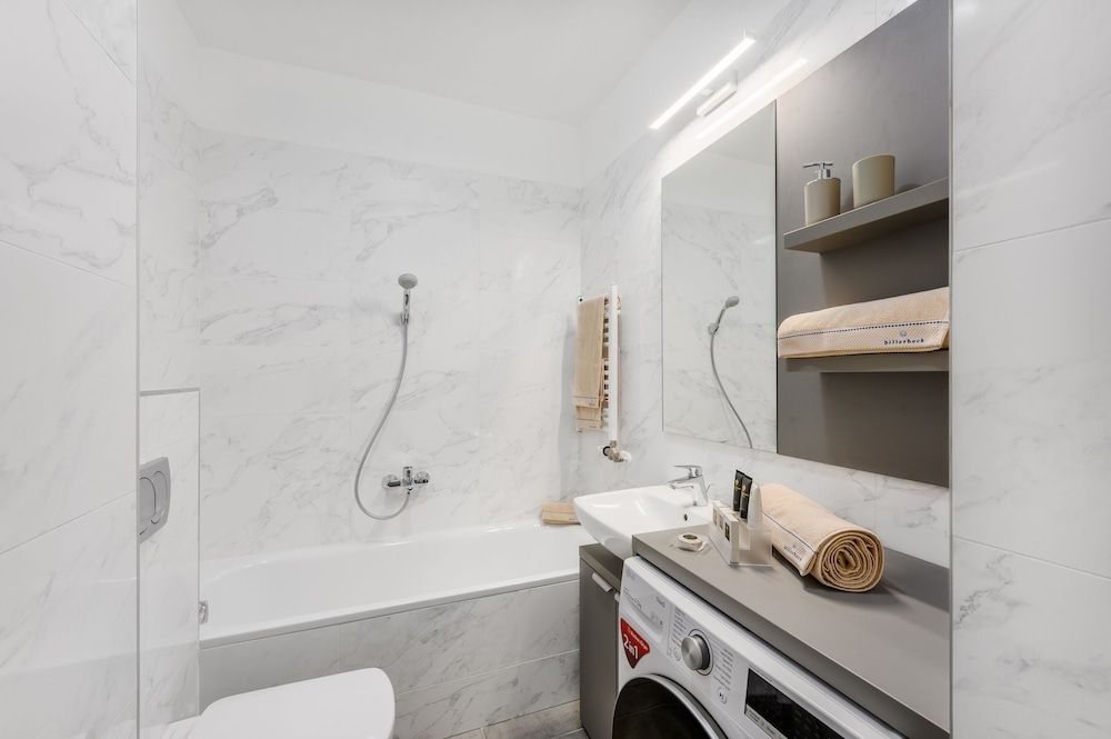 Elisabeth Downtown Apartments by FirstHost Superior Apartment with Balcony 11