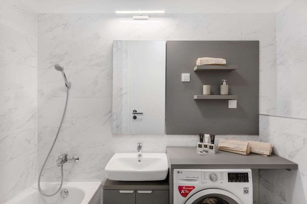 Elisabeth Downtown Apartments by FirstHost Superior Apartment with Balcony 13