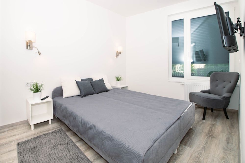 Elisabeth Downtown Apartments by FirstHost Superior Family Apartment with Balcony 2