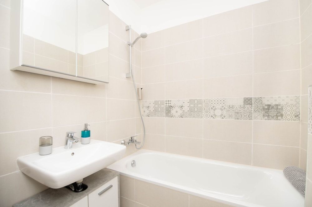 Elisabeth Downtown Apartments by FirstHost Superior Family Apartment with Balcony 15